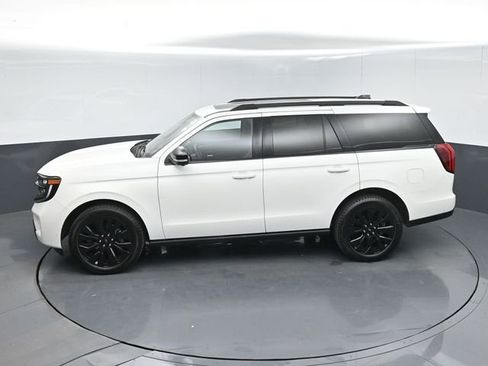 Certified 2025 Ford Expedition Platinum w/ Stealth Appearance Package AWD/4WD image 45