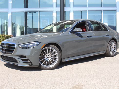 New 2025 Mercedes-Benz S 580 4MATIC Sedan image 2
