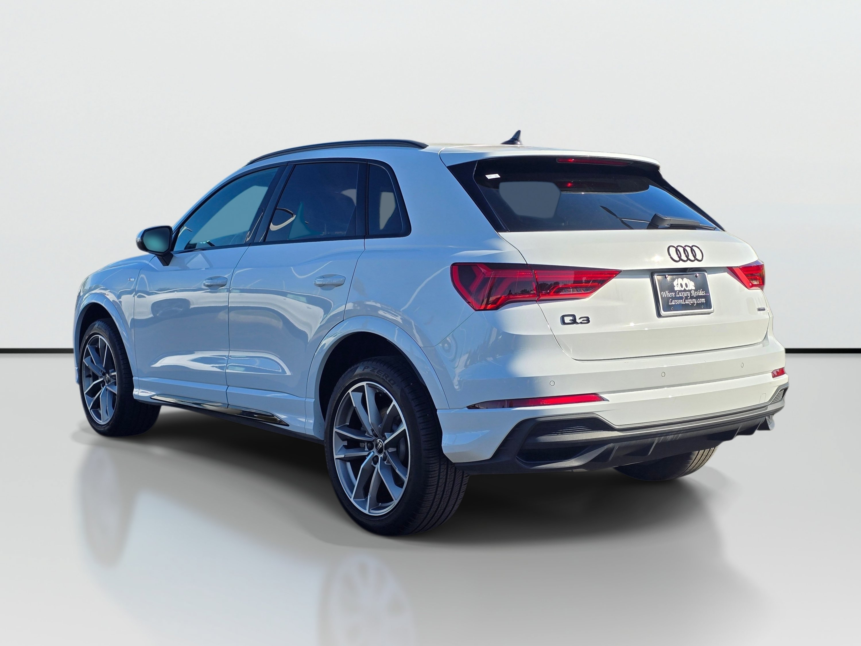 Used 2023 Audi Q3 2.0T Premium Plus w/ Premium Plus Package AWD/4WD image 3