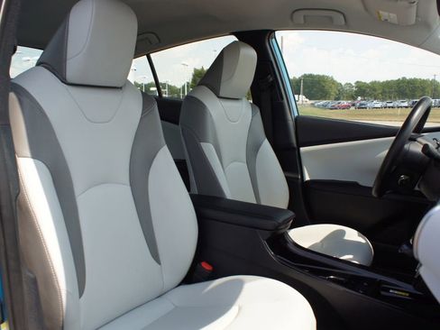 Used 2021 Toyota Prius Prime XLE image 24