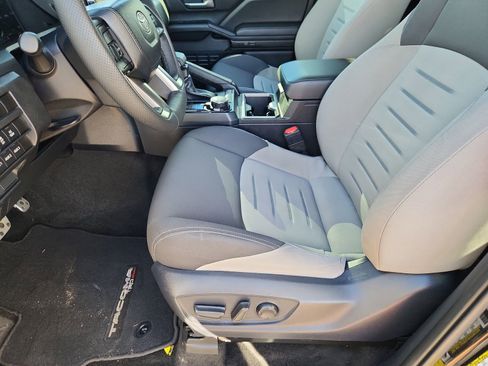 Used 2024 Toyota Tacoma TRD Sport image 7