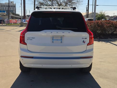 Used 2023 Volvo XC90 B6 Plus image 4