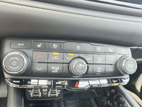 Used 2025 Dodge Durango R/T AWD/4WD image 34