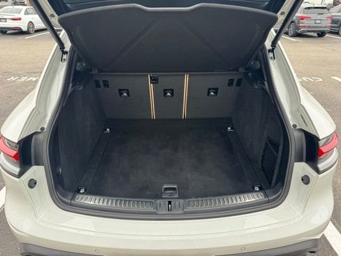 Used 2025 Porsche Macan AWD/4WD image 35
