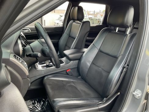 Used 2019 Jeep Grand Cherokee Altitude RWD image 18