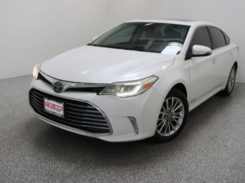Used 2018 Toyota Avalon Limited FWD image 2