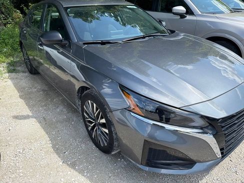 Used 2025 Nissan Altima 2.5 SV FWD image 9