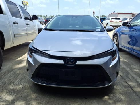 Used 2021 Toyota Corolla LE FWD image 3