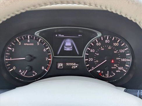 Used 2014 Nissan Pathfinder SV image 10