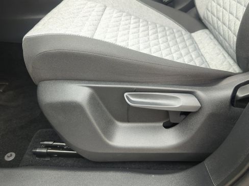 Used 2025 Volkswagen Tiguan S w/ 18" Wheel Package image 14