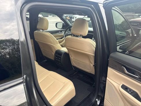 Used 2023 Jeep Grand Cherokee Limited AWD/4WD image 30