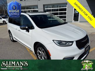 Used 2023 Chrysler Pacifica Limited FWD video 1