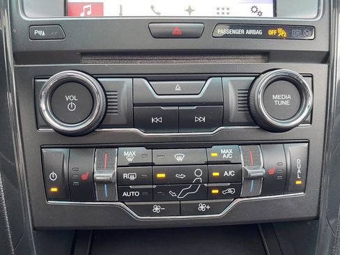 Used 2017 Ford Explorer XLT w/ Equipment Group 202A AWD/4WD image 36