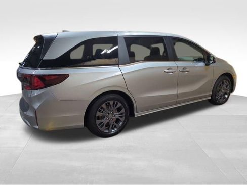 New 2026 Honda Odyssey Touring image 6