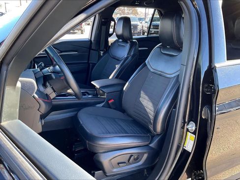 Used 2025 Ford Explorer ST-Line image 7