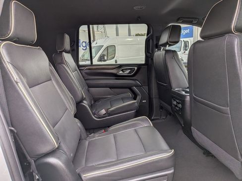 Used 2023 Chevrolet Suburban Premier image 30