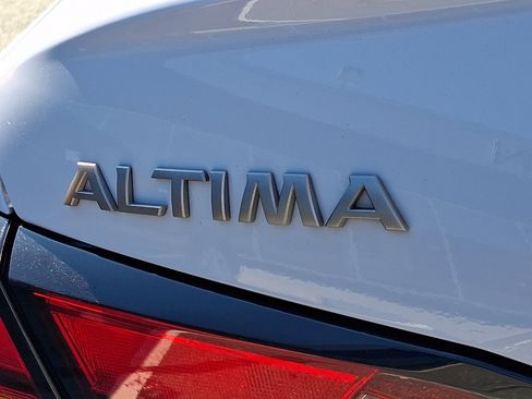 Used 2024 Nissan Altima 2.5 SR FWD image 31