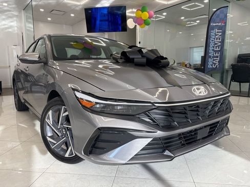 Used 2025 Hyundai Elantra Limited FWD image 3