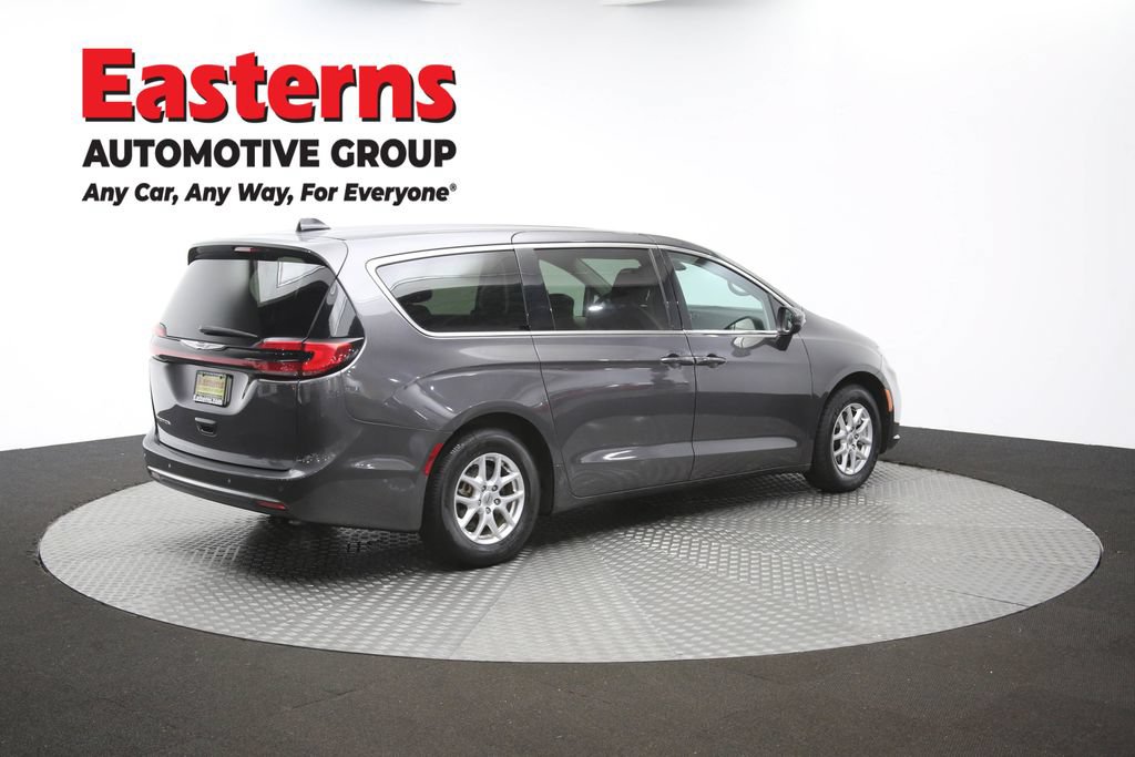 Used 2023 Chrysler Pacifica Touring-L FWD image 43