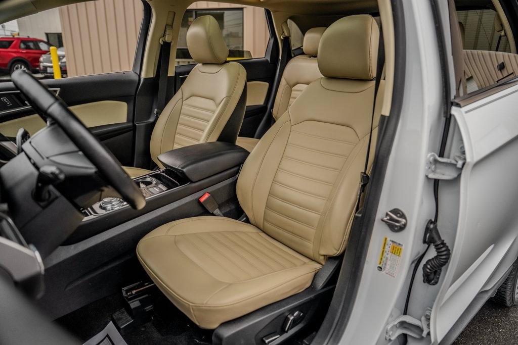 Used 2019 Ford Edge SEL w/ Equipment Group 201A FWD image 13