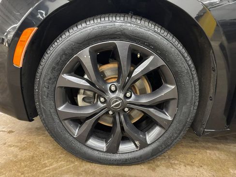 Used 2019 Chrysler Pacifica Touring Plus w/ S Appearance Package image 35