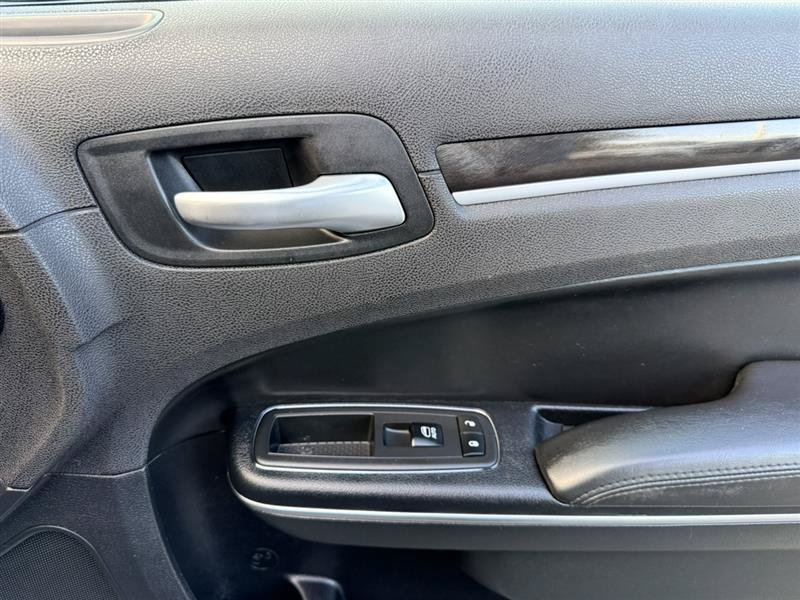 Used 2016 Chrysler 300 Limited RWD image 15