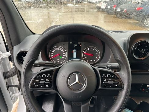 Used 2024 Mercedes-Benz Sprinter 2500 image 14