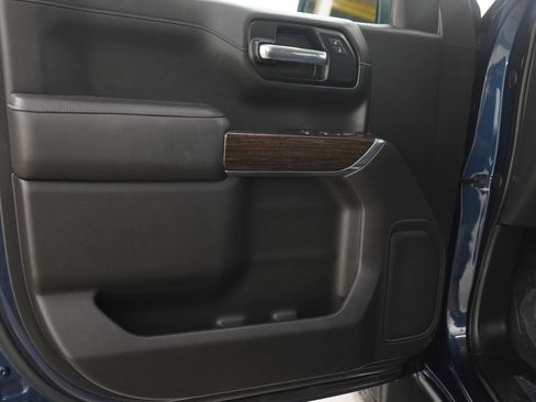 Used 2019 GMC Sierra 1500 SLE w/ SLE Value Package AWD/4WD image 17