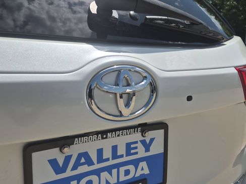 Used 2018 Toyota Highlander XLE AWD/4WD image 30