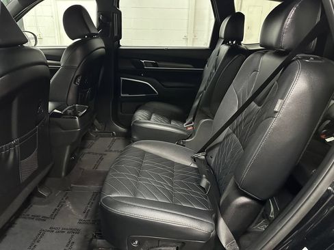 Used 2025 Kia Telluride AWD image 22