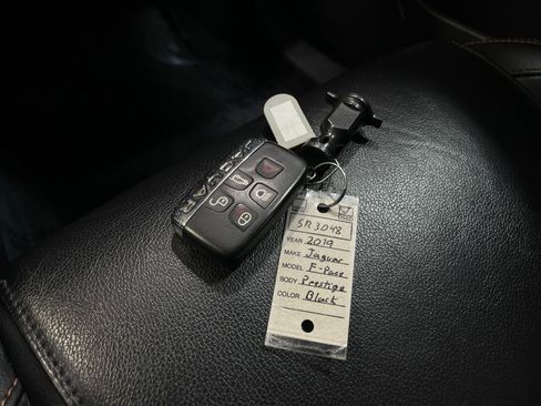 Used 2019 Jaguar F-PACE Prestige image 35