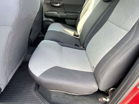 Used 2020 Toyota Tacoma TRD Off-Road w/ Technology Package image 13