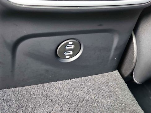 Certified 2025 Porsche Macan Turbo image 34