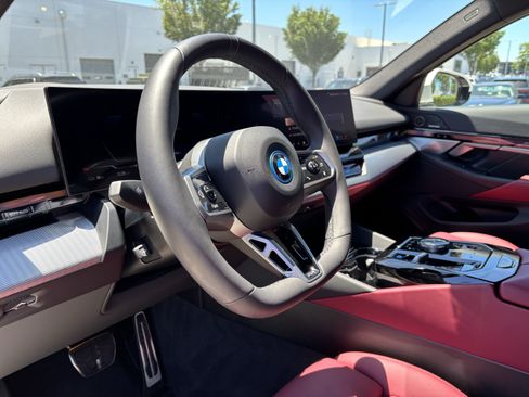 Certified 2025 BMW i5 eDrive40i w/ M Sport Package RWD image 16