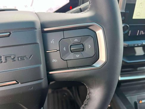 Used 2024 GMC Hummer EV 3X image 32