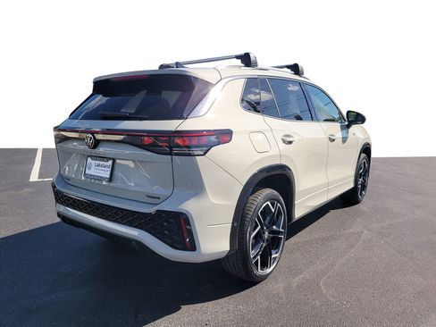 New 2026 Volkswagen Tiguan SEL R-Line AWD/4WD image 3