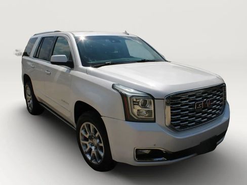 Used 2018 GMC Yukon Denali w/ Open Road Package AWD/4WD image 12