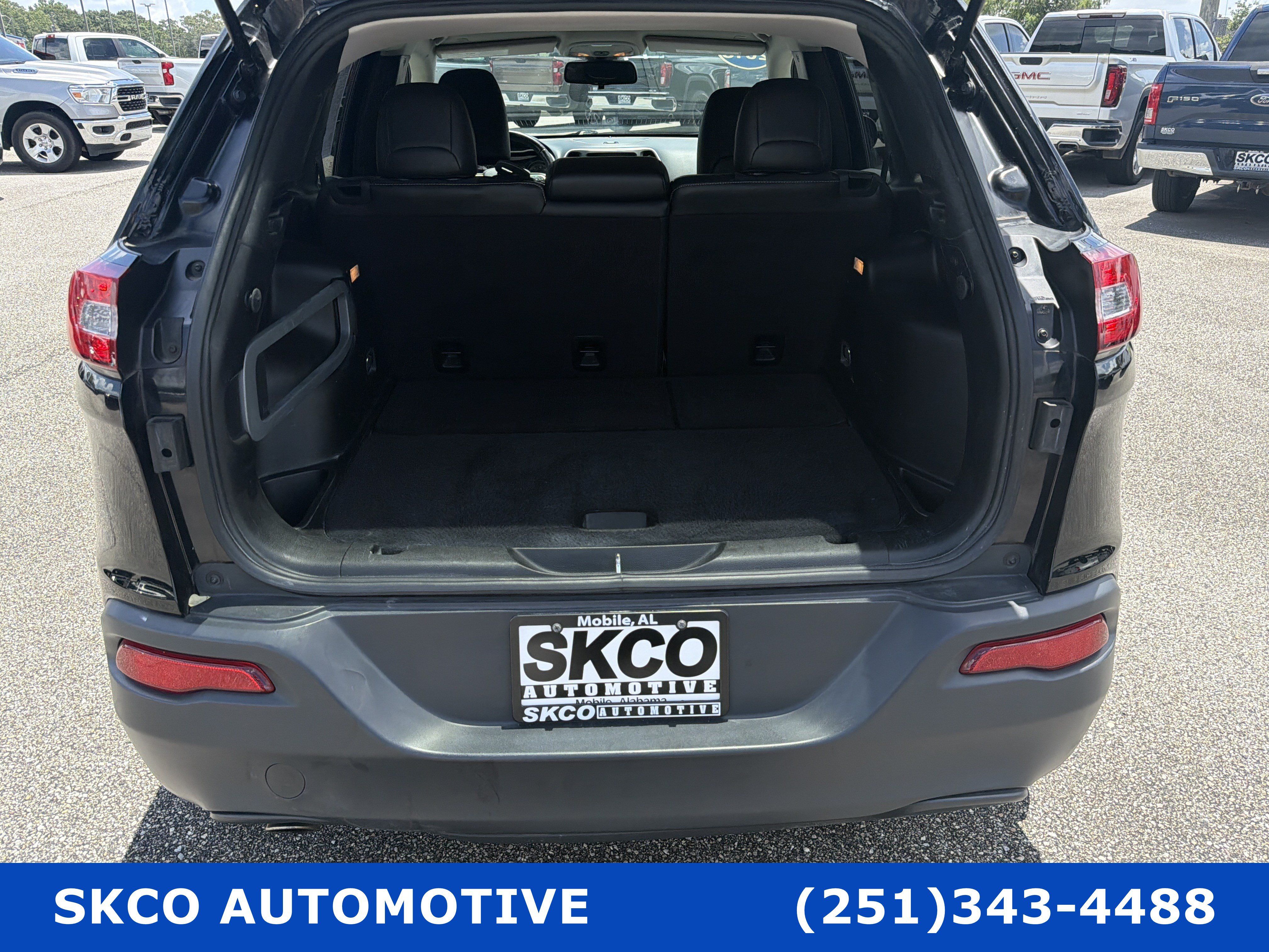 Used 2018 Jeep Cherokee Latitude Plus AWD/4WD image 21