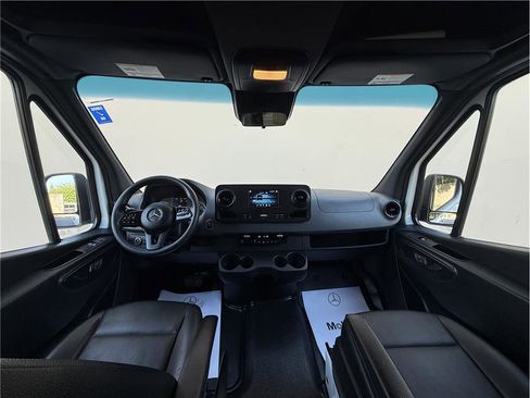 Used 2023 Mercedes-Benz Sprinter 2500 image 32