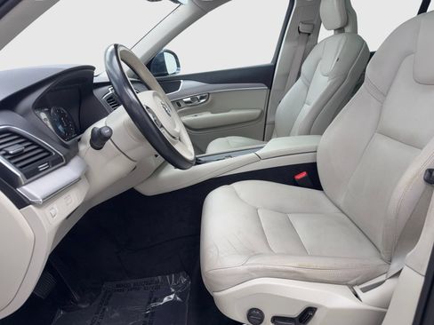 Used 2022 Volvo XC90 T5 Momentum w/ Climate Package FWD image 17