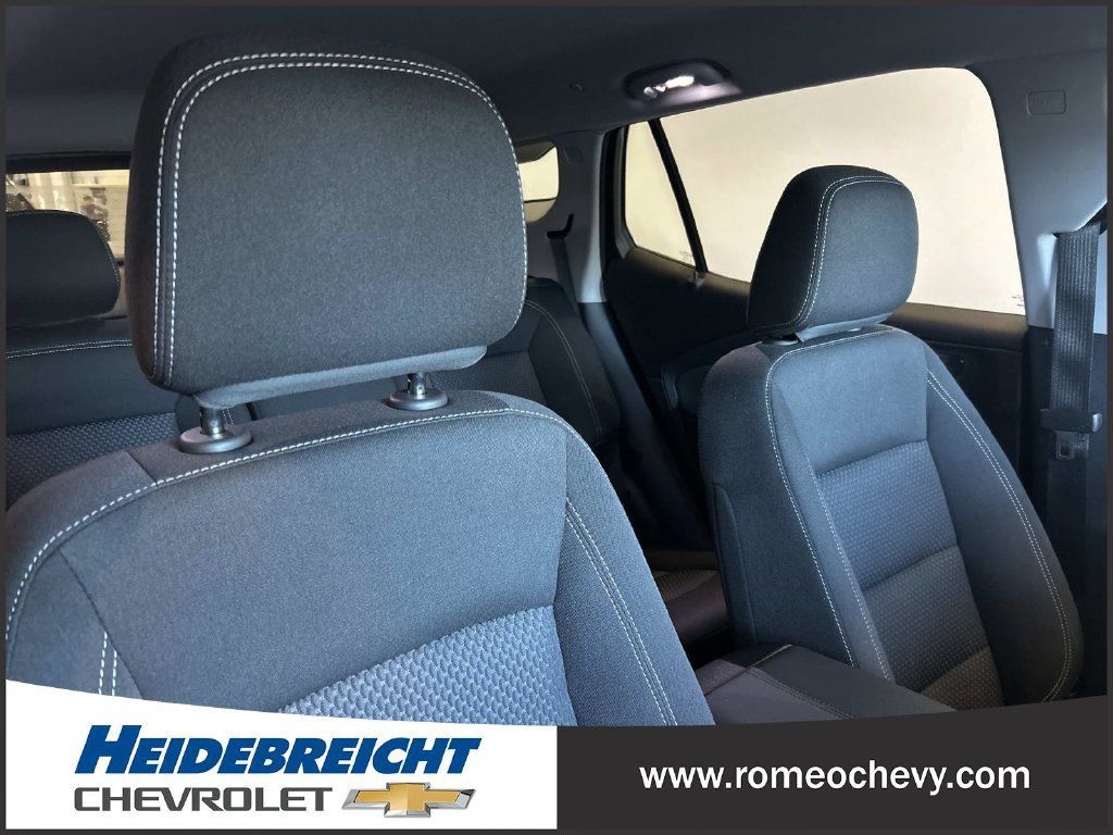 Used 2024 GMC Terrain SLE w/ Driver Convenience Package FWD image 35