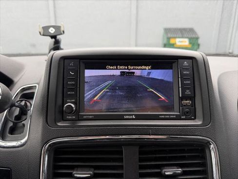 Used 2018 Dodge Grand Caravan SE image 28