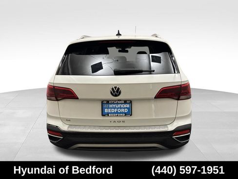 Used 2022 Volkswagen Taos SE w/ Panoramic Sunroof Package FWD image 6