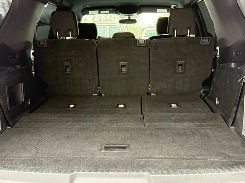 Used 2018 Ford Expedition XLT image 32