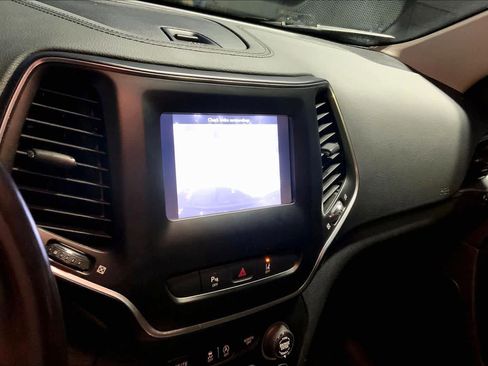 Used 2020 Jeep Cherokee Latitude Lux w/ Comfort/Convenience Group image 27