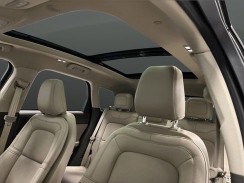 Used 2022 Lincoln Corsair AWD w/ Premium Package image 7