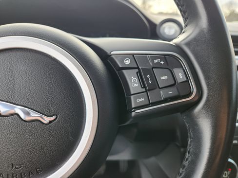 Used 2018 Jaguar E-PACE SE image 22