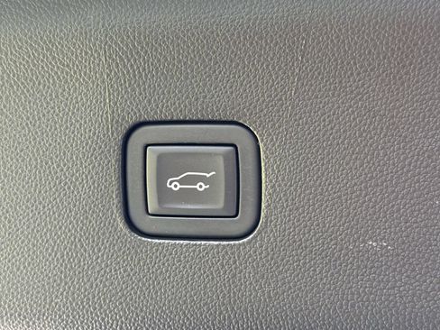 Used 2023 Buick Enclave Avenir w/ Avenir Technology Package FWD image 12