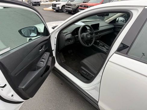 Used 2024 Honda Accord EX image 9