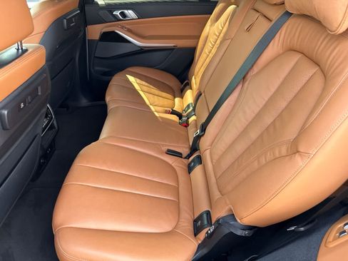 Used 2019 BMW X7 xDrive50i w/ M Sport Package AWD/4WD image 2